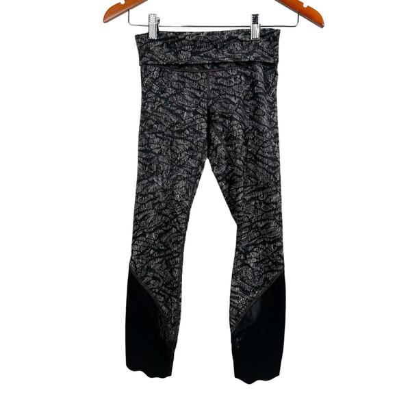 Lululemon Wunder Under Crop High-Rise Scallop Full-On Luxtreme 23" Size 6 - Picture 6 of 12